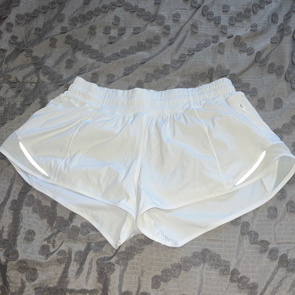 Lululemon Hotty Hot 2.5 inch shorts